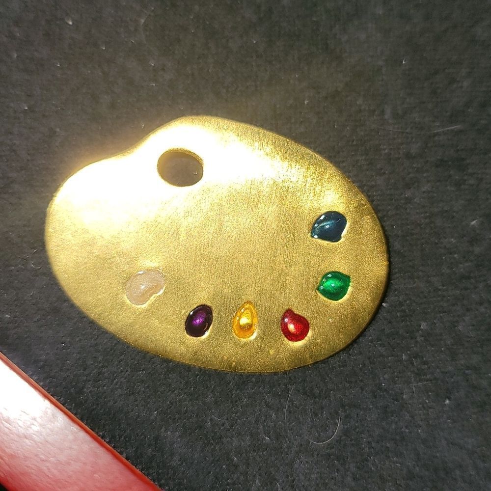 MMA Vintage Painter Palette Brooch